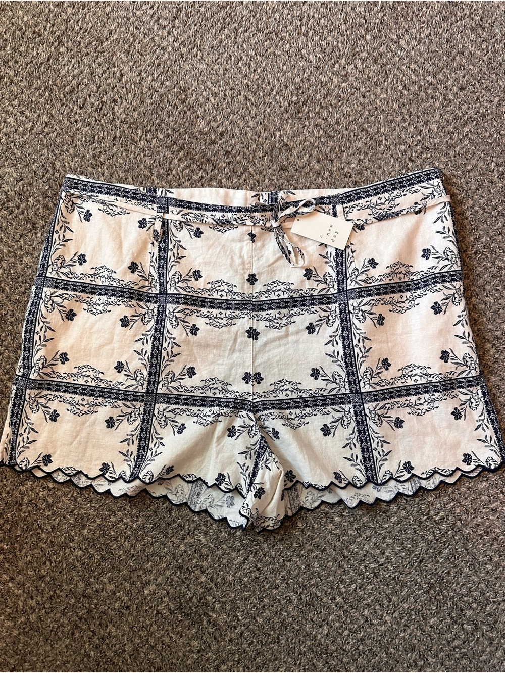 a new day White and Navy Floral Scallop Hem High-Waist Shorts